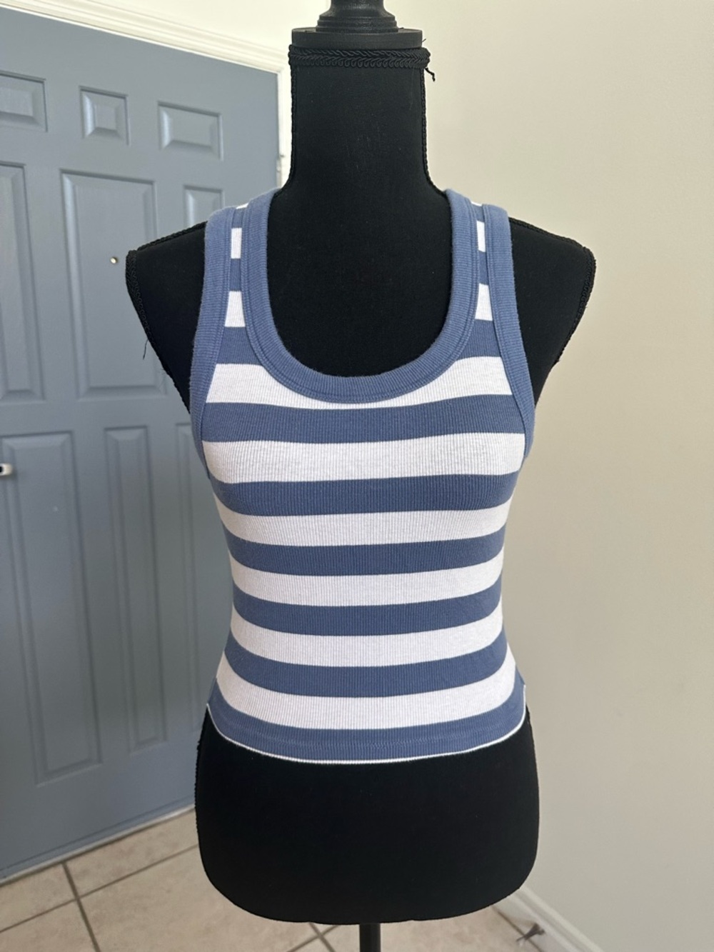 Hollister Striped Crop Top – XS – Blue & White – Ribbed